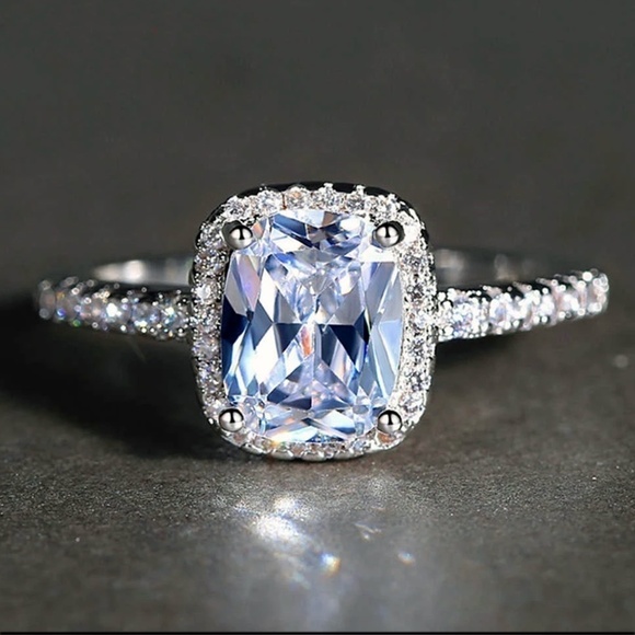 925 Silver Plate Ring Fashion Cocktail Dinner Oval Cubic Zirconia Benzel Setting - Picture 2 of 9